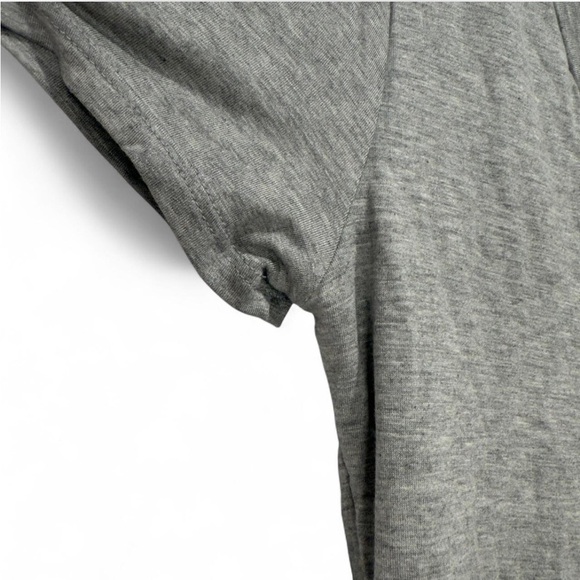 Lulus Carefree Look Heather Grey Short Sleeve V-Neck Tee, Minimalist Everyday - Picture 5 of 10